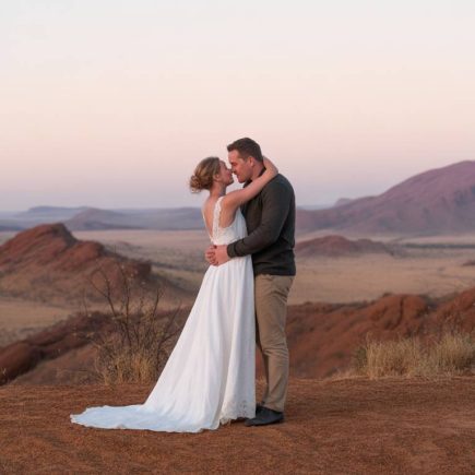 Voyage de Noces en Namibie : Safari Romantique et Paysages Lunaires pour un Amour Hors du Temps
