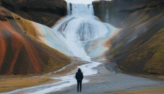 Voyage de Noces en Islande : Entre Cascades Magiques, Sources Chaudes et Aurores Boréales