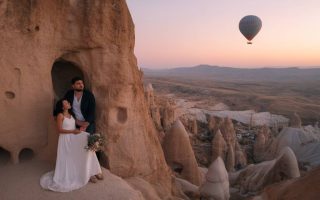 Voyage de Noces en Cappadoce : Dormir dans une Grotte et Voler en Montgolfière au Lever du Soleil