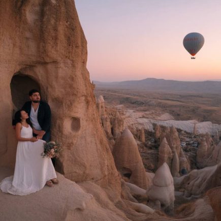 Voyage de Noces en Cappadoce : Dormir dans une Grotte et Voler en Montgolfière au Lever du Soleil
