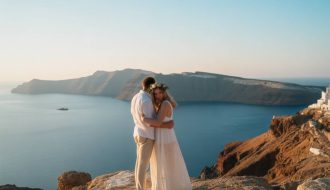 Voyage de Noces dans les Cyclades : Itinéraire Romantique entre Santorin, Paros et Naxos