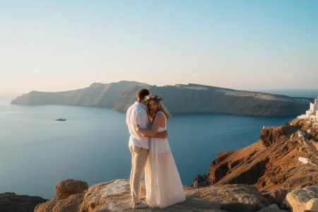 Voyage de Noces dans les Cyclades : Itinéraire Romantique entre Santorin, Paros et Naxos