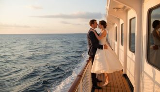 Voyage de Noces en Croisière : Naviguer entre Escales de Rêve et Romance Absolue