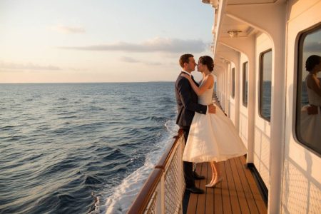 Voyage de Noces en Croisière : Naviguer entre Escales de Rêve et Romance Absolue